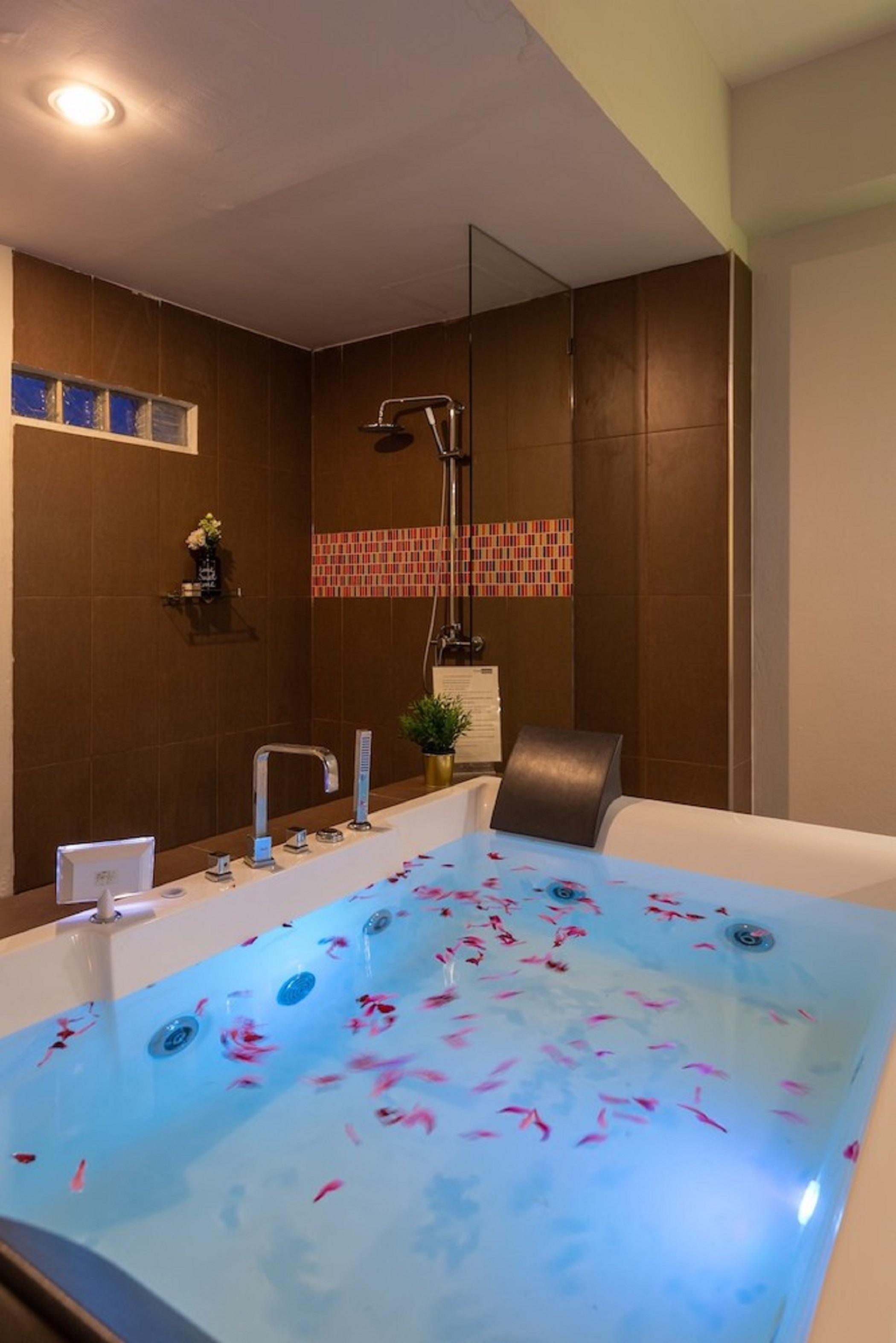 Baan Oliver Srinakarin Bangkok Bagian luar foto