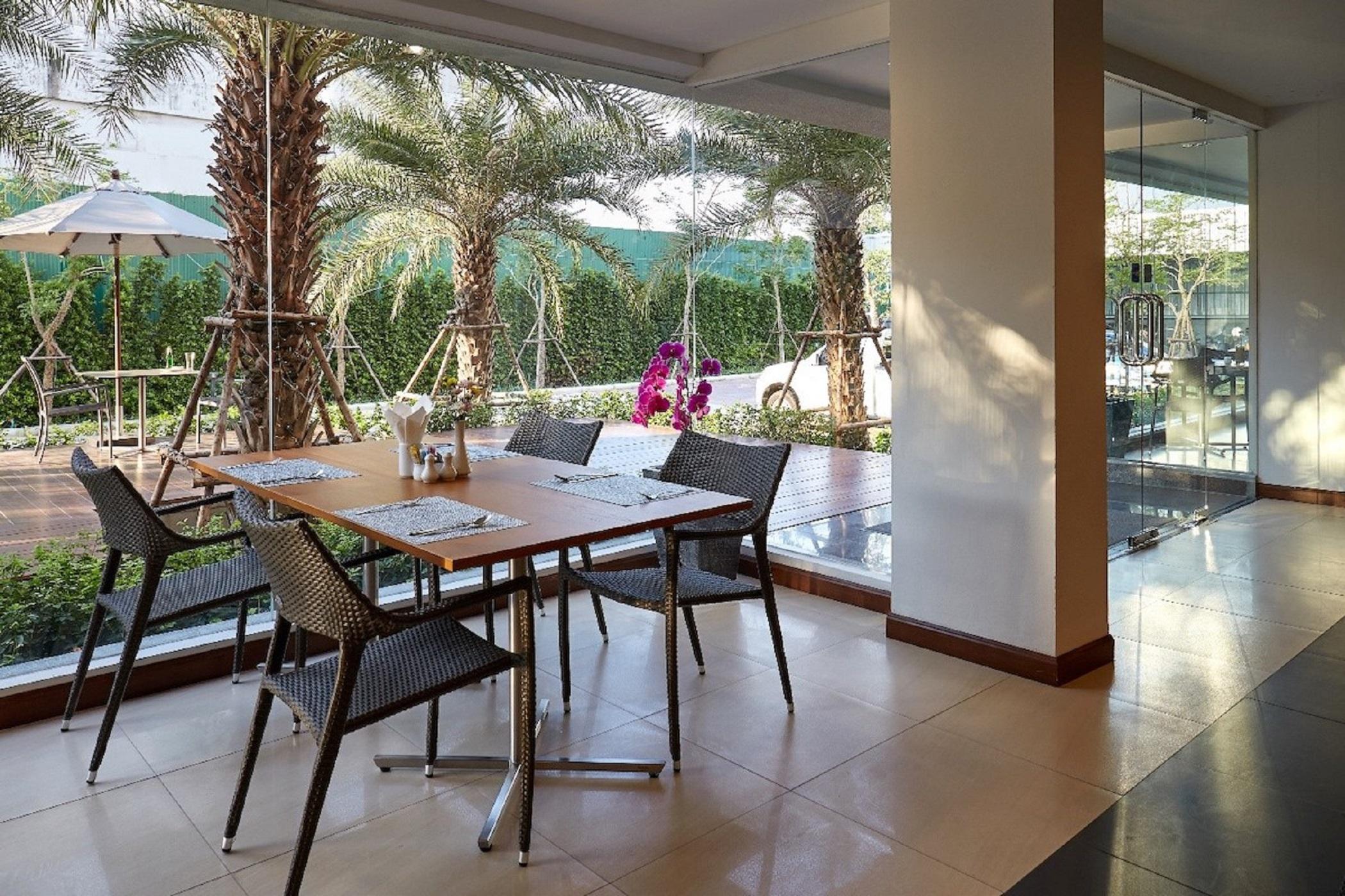 Baan Oliver Srinakarin Bangkok Bagian luar foto