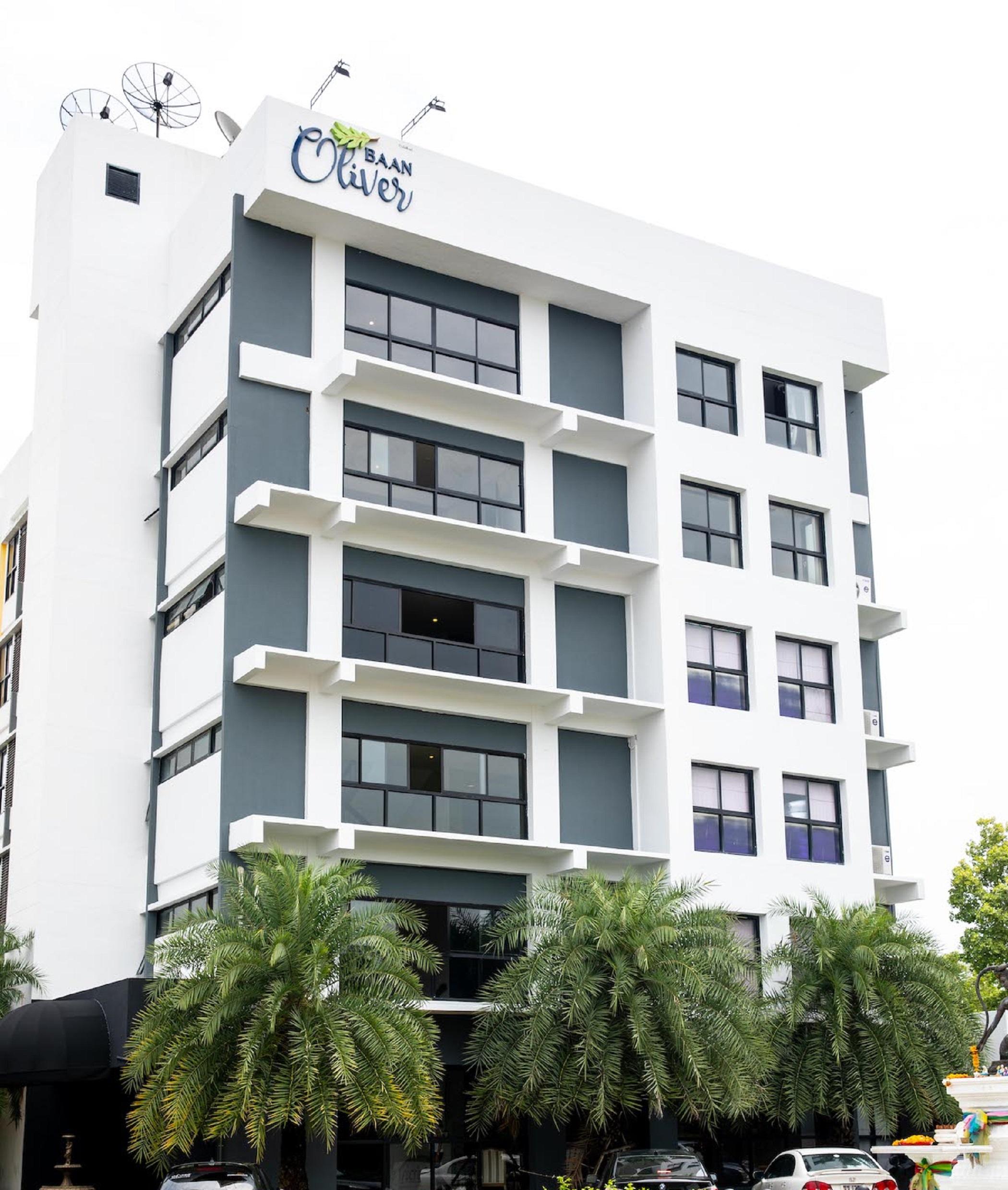 Baan Oliver Srinakarin Bangkok Bagian luar foto