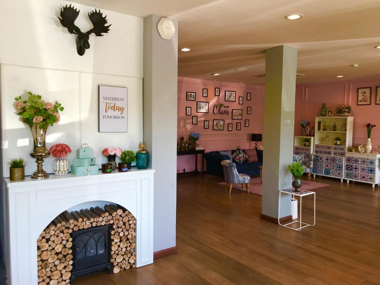 Baan Oliver Srinakarin Bangkok Bagian luar foto