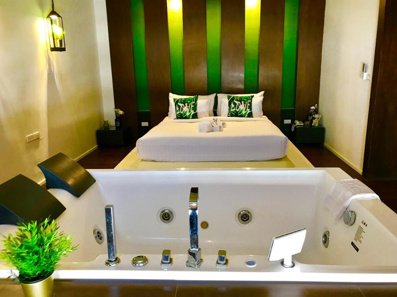 Baan Oliver Srinakarin Bangkok Bagian luar foto