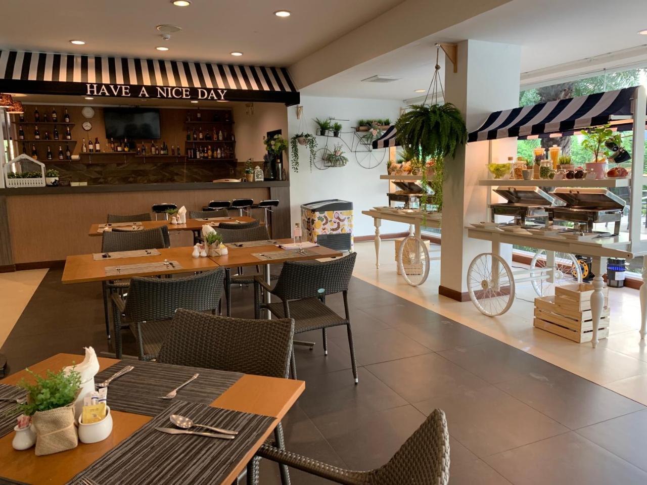 Baan Oliver Srinakarin Bangkok Bagian luar foto