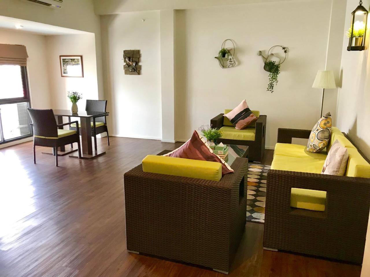 Baan Oliver Srinakarin Bangkok Bagian luar foto