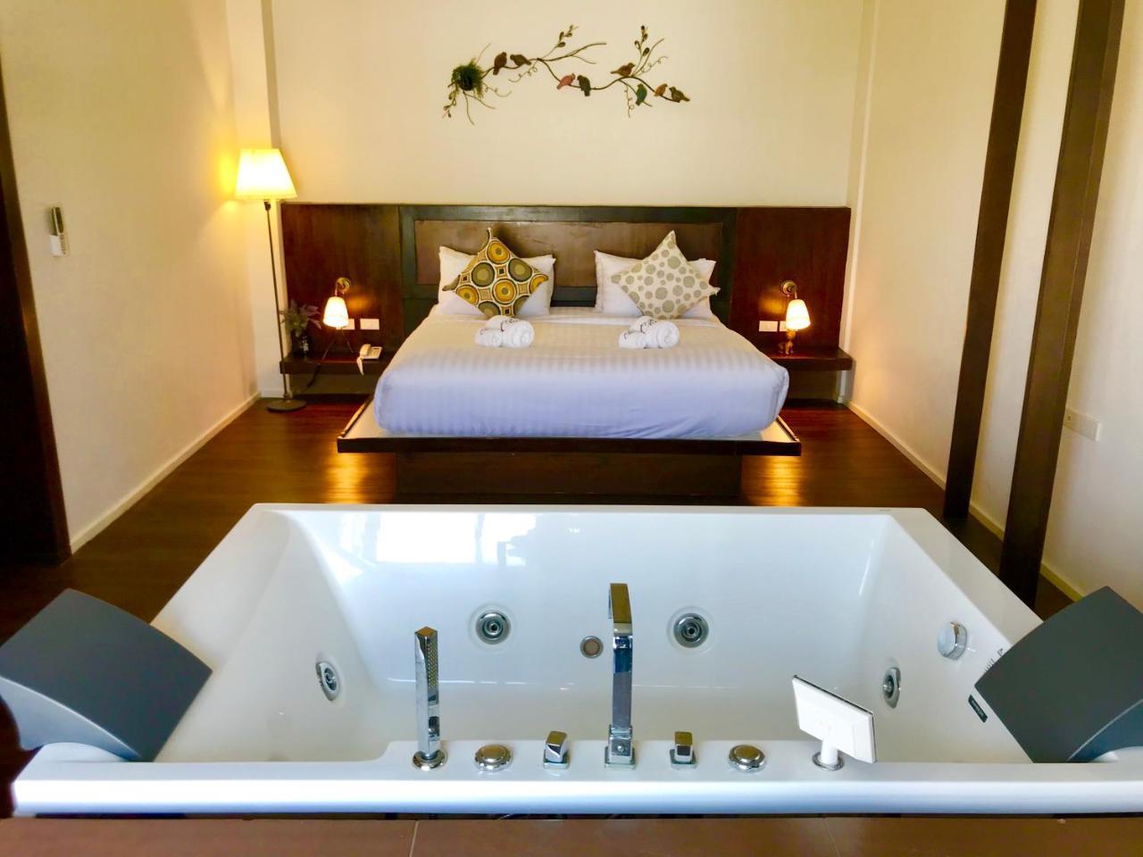 Baan Oliver Srinakarin Bangkok Bagian luar foto