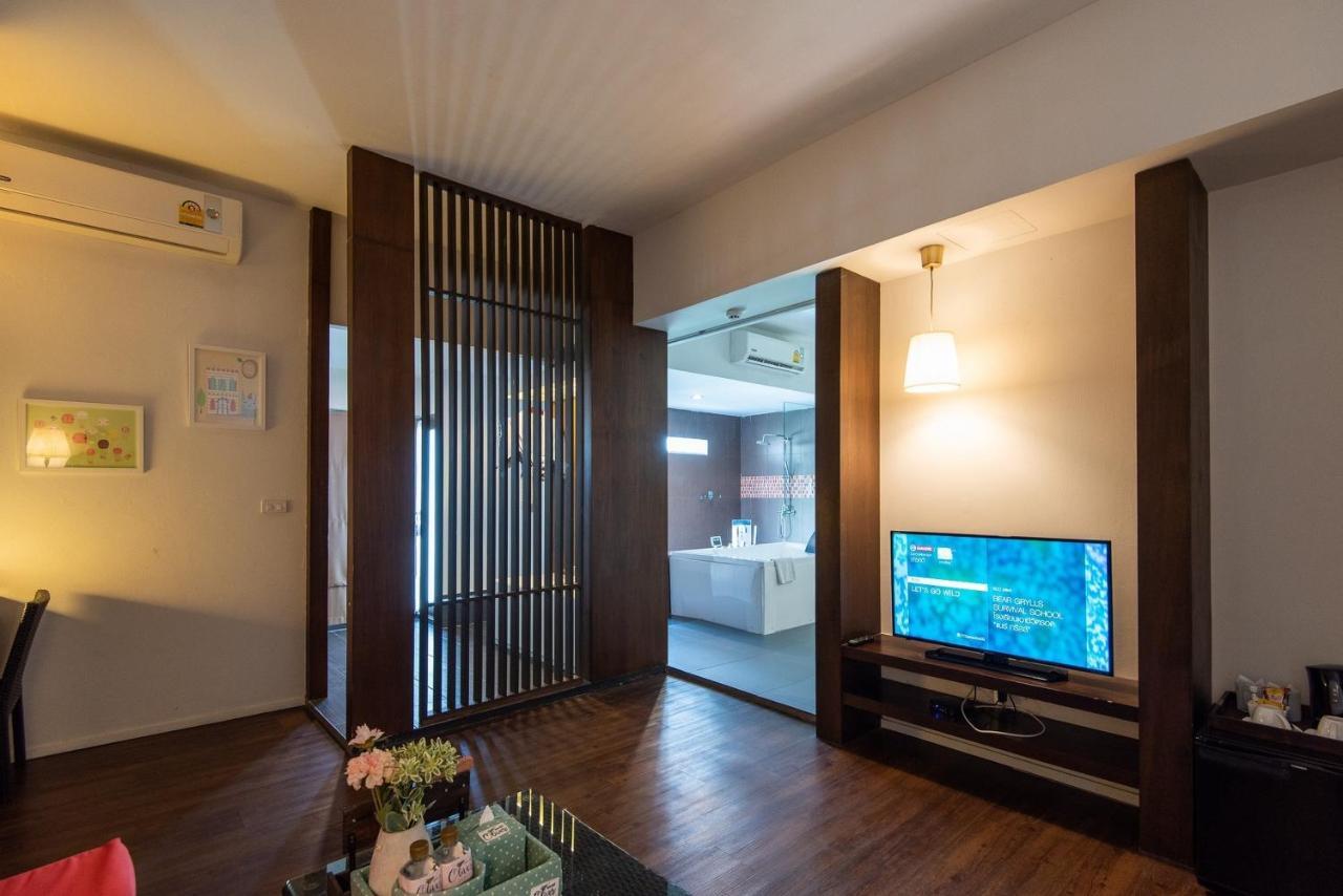 Baan Oliver Srinakarin Bangkok Bagian luar foto
