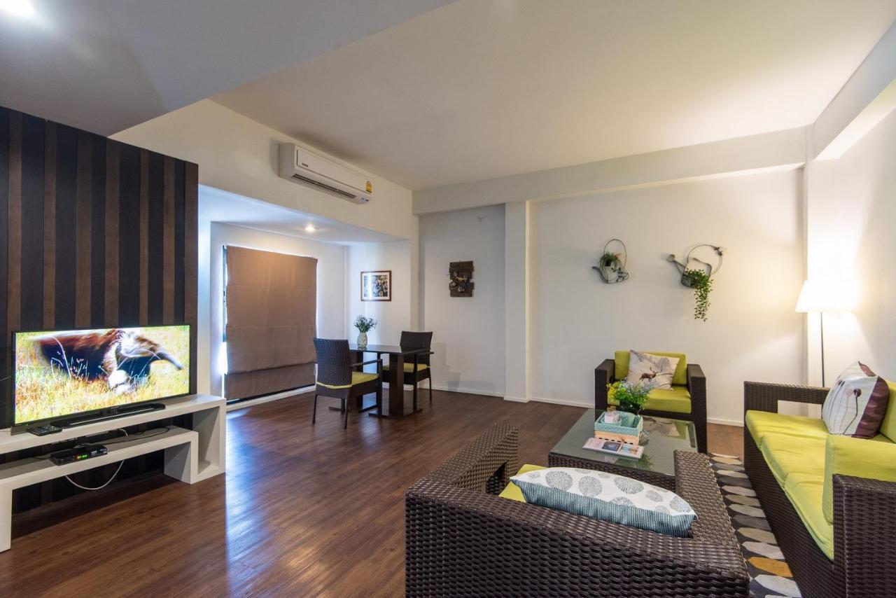 Baan Oliver Srinakarin Bangkok Bagian luar foto