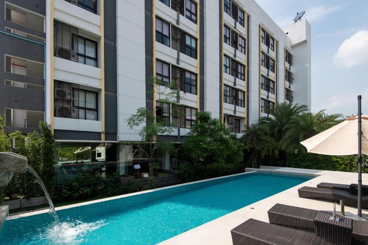 Baan Oliver Srinakarin Bangkok Bagian luar foto